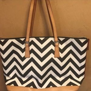 Dooney & Bourke Bags - 🔥Dooney & Bourke Tote Dooney & Bourke Bags - 🔥Dooney & Bourke Tote